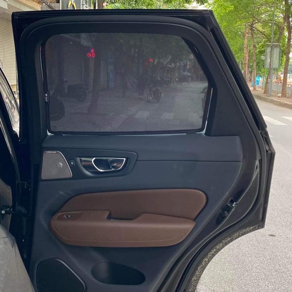 VOLVO XC60 custom-fit car window sun shades — photo 12