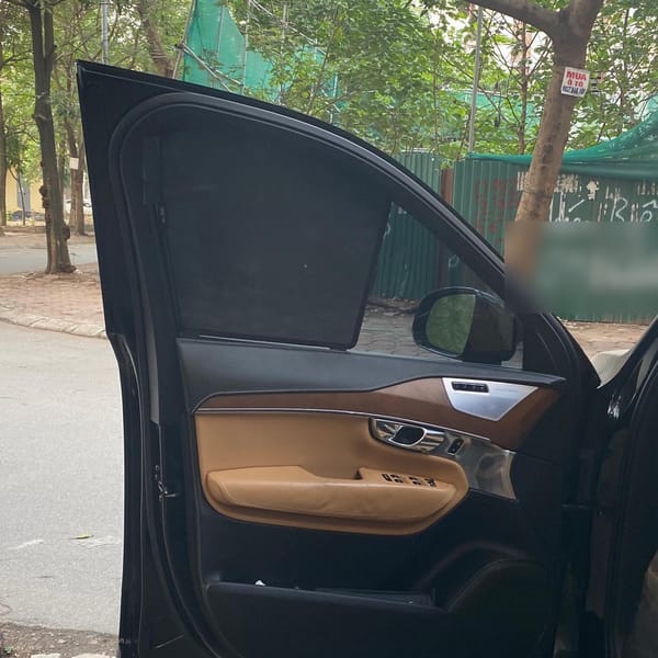 VOLVO XC90 custom-fit car window sun shades — photo 4