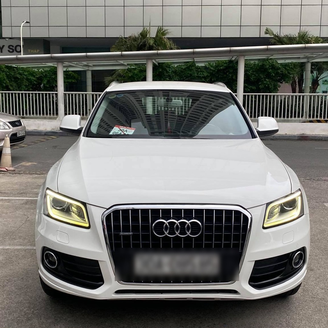 AUDI Q5 2009-2017 custom-fit car window sun shades — photo 1
