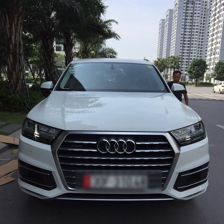 AUDI Q7 2017-2026 custom-fit car window sun shades — photo 1