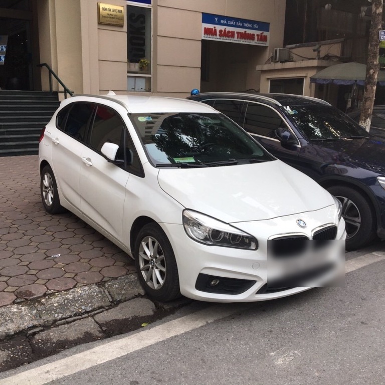 BMW 218i 5 seats custom-fit car window sun shades — photo 1