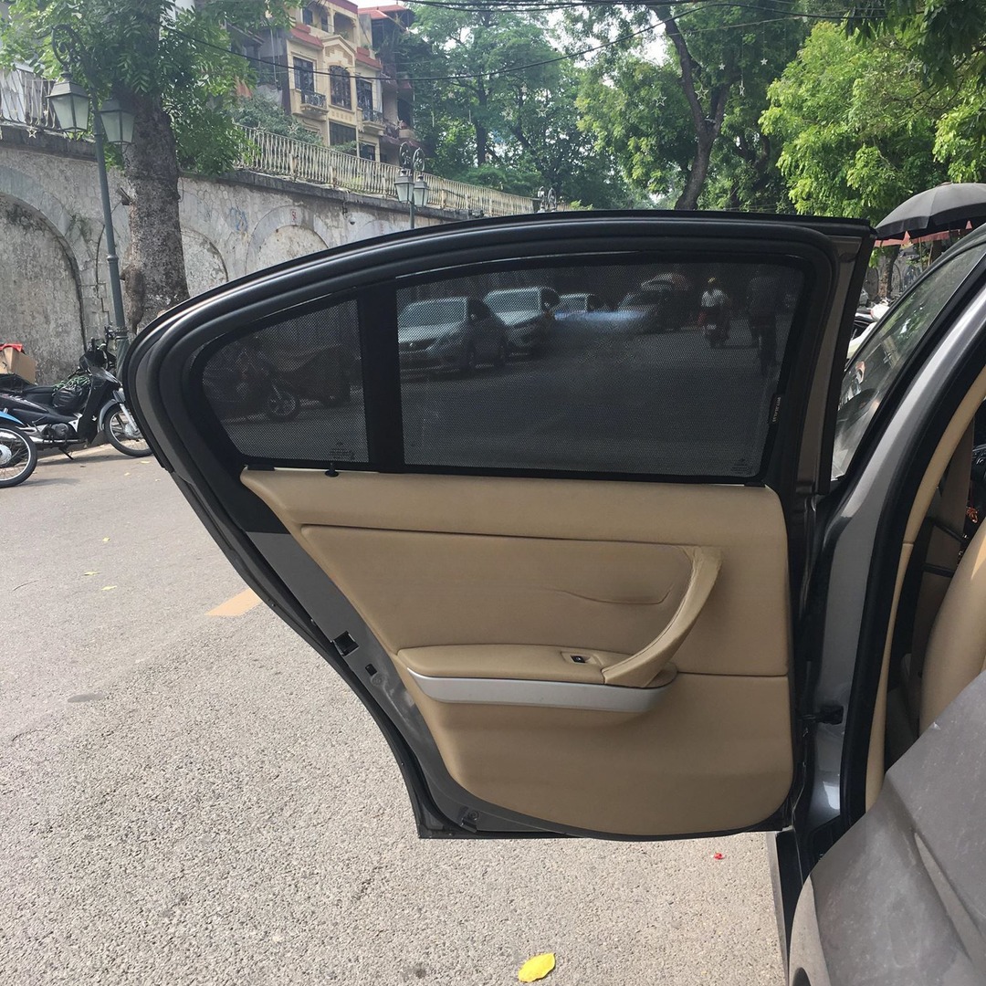 BMW E90 320i 2005-2011 custom-fit car window sun shades — photo 2