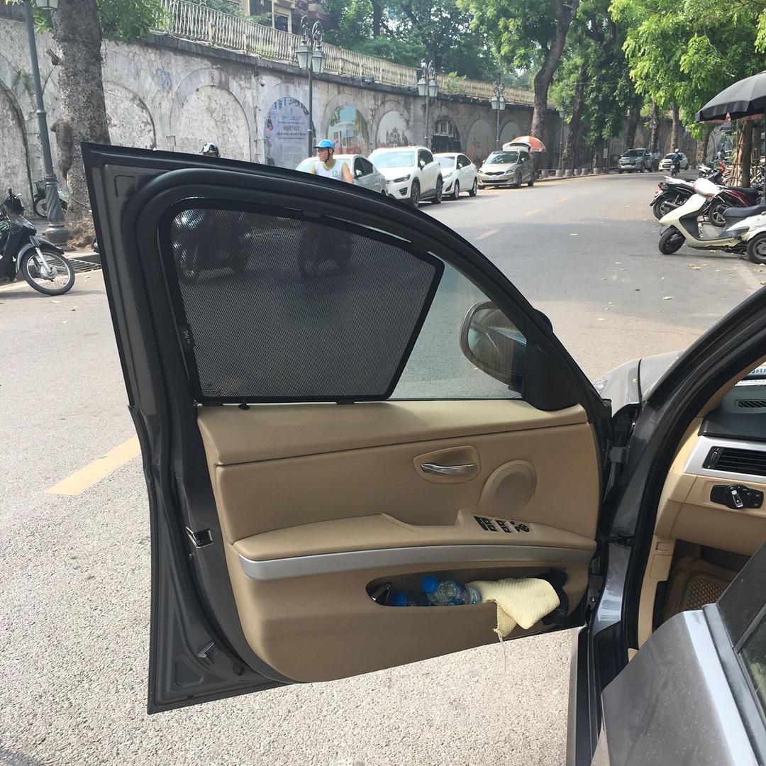 BMW E90 320i 2005-2011 custom-fit car window sun shades — photo 3