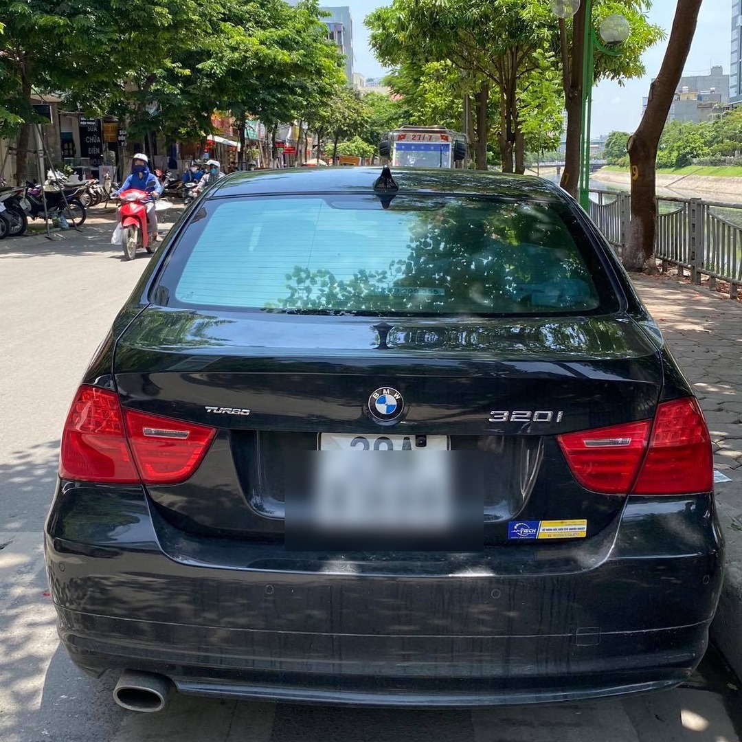 BMW E90 320i 2005-2011 custom-fit car window sun shades — photo 10