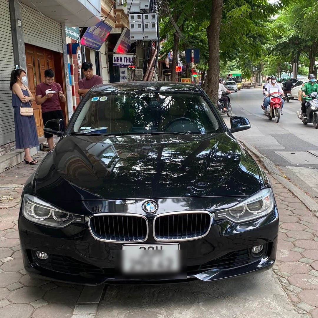 BMW F30 320i 2012-2019 custom-fit car window sun shades — photo 1