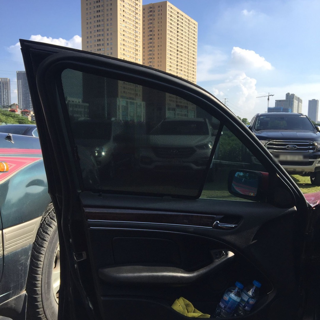 BMW 325i E46 car window sun shades — photo 9
