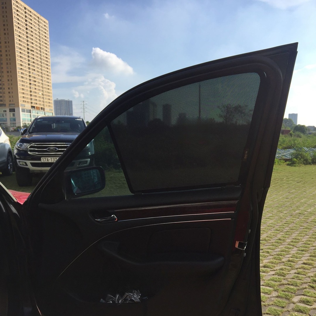 BMW 325i E46 car window sun shades — photo 4