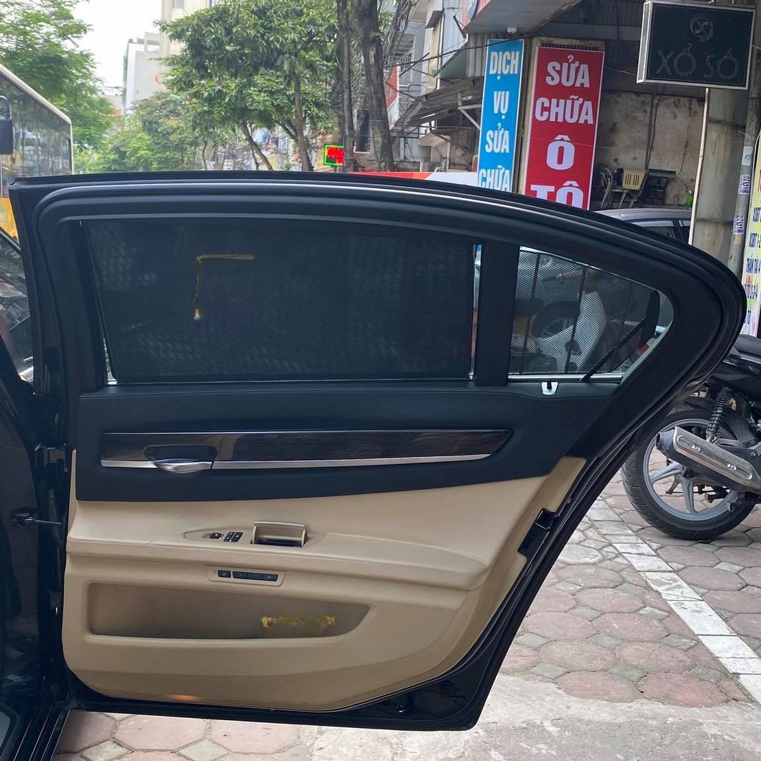BMW 730i custom-fit car window sun shades — photo 2