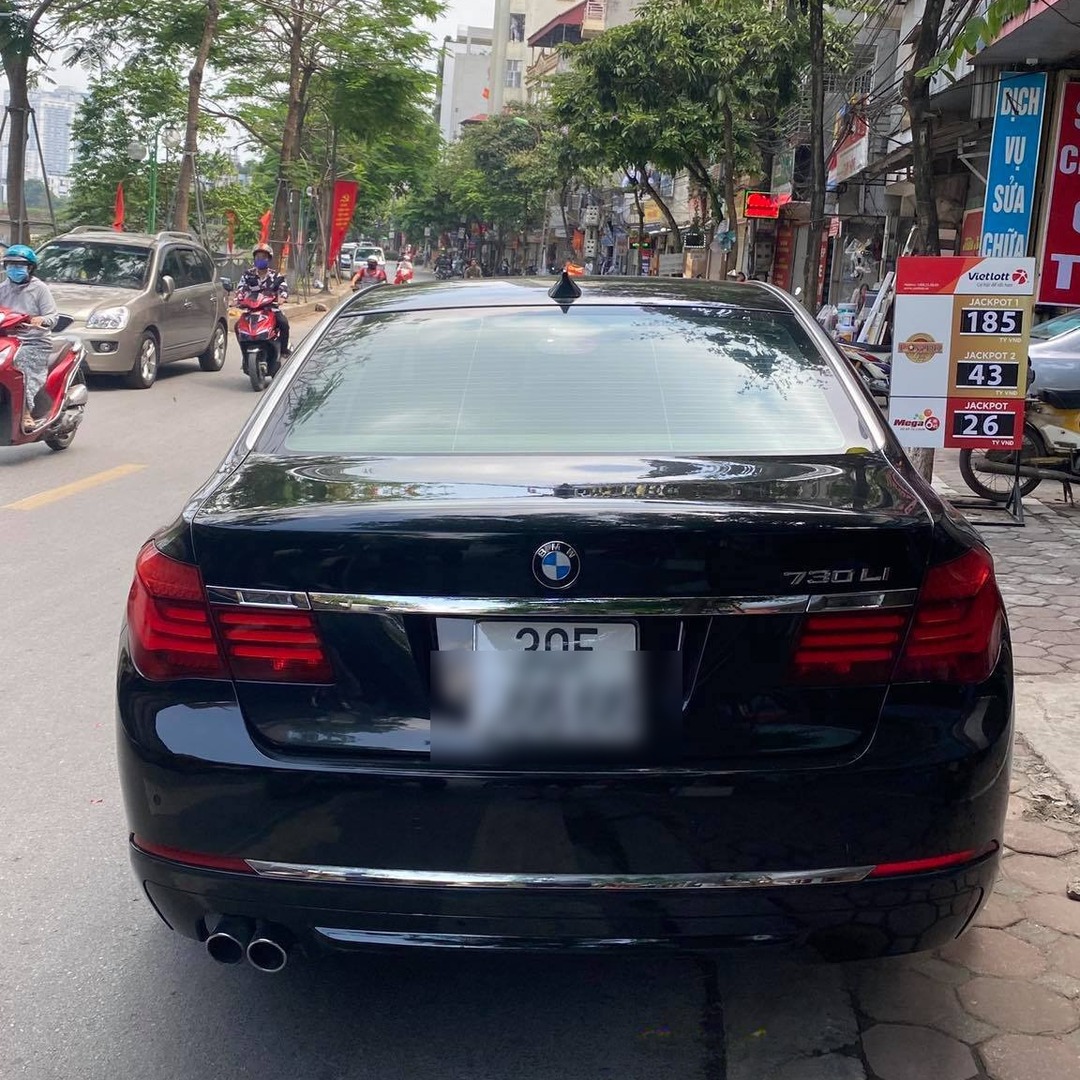 BMW 730i custom-fit car window sun shades — photo 4