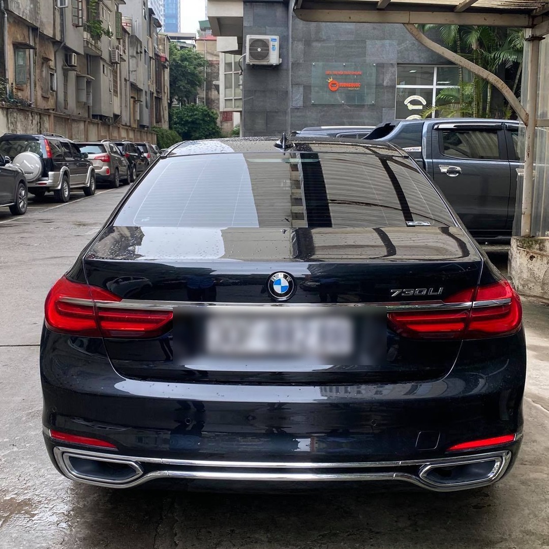 BMW 730i custom-fit car window sun shades — photo 11