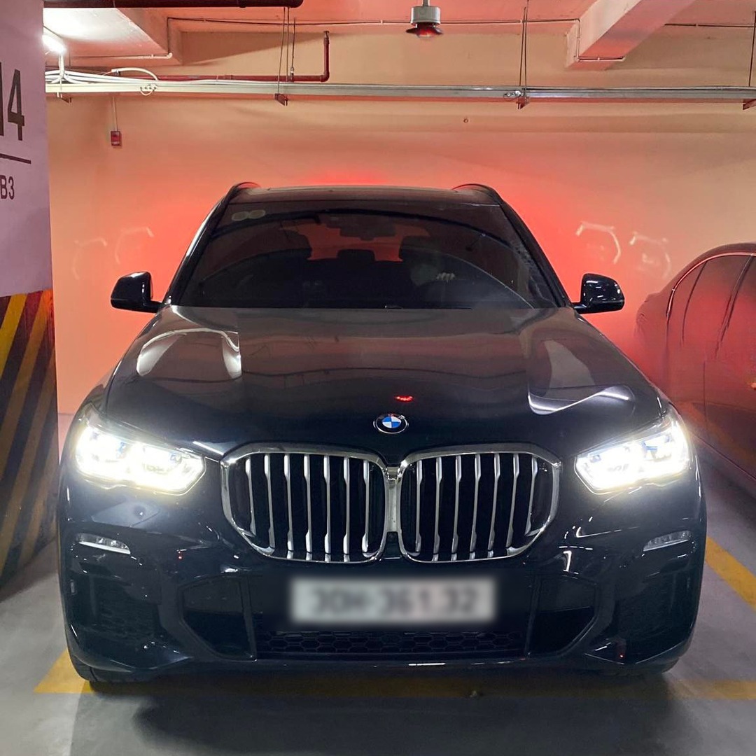 BMW X5 2019-2026 custom-fit car window sun shades — photo 1