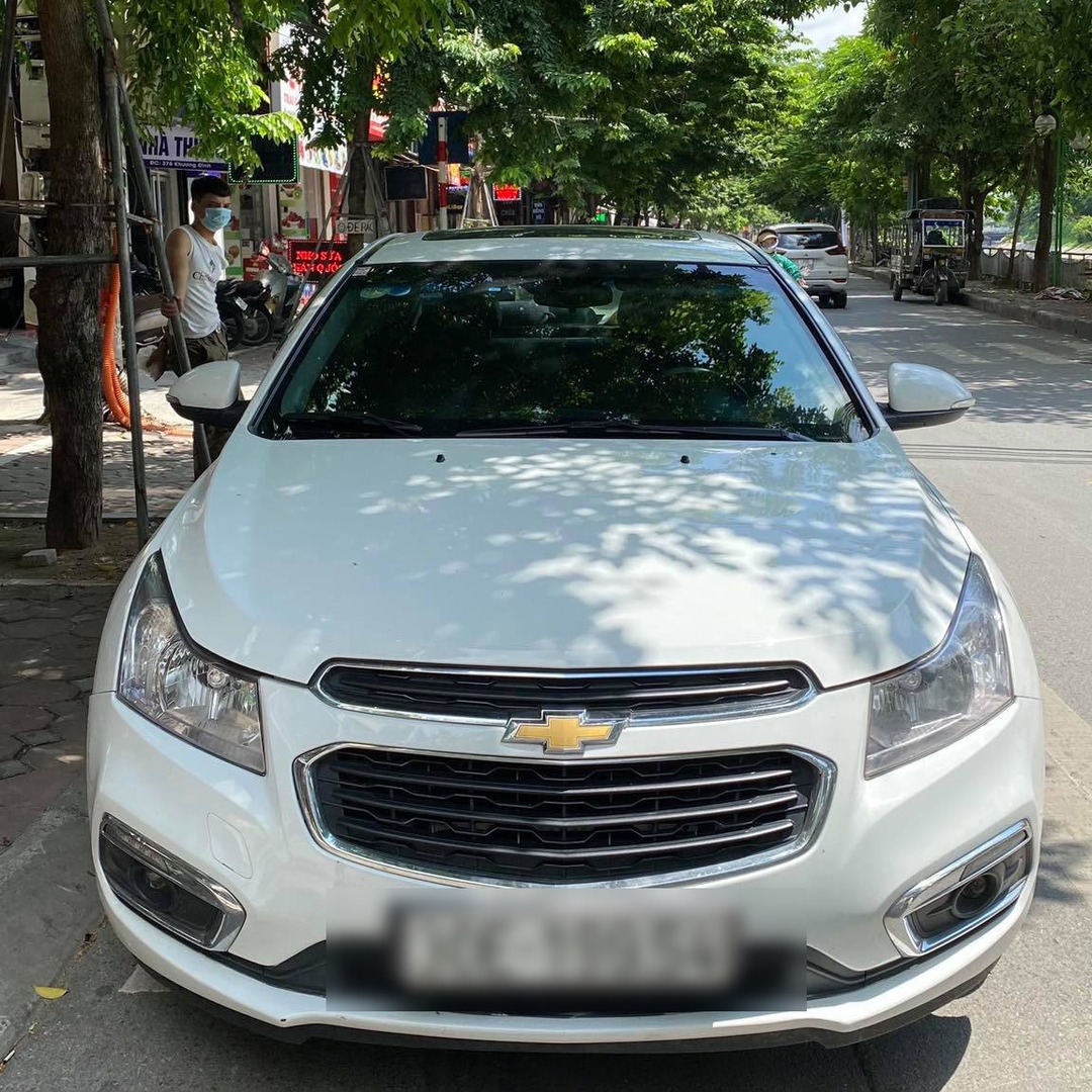 CHEVROLET CRUZE 2016-2020 custom-fit car window sun shades — photo 1