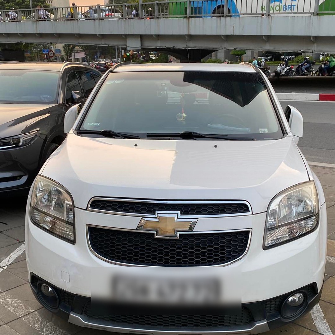 CHEVROLET ORLANDO custom-fit car window sun shades — photo 1