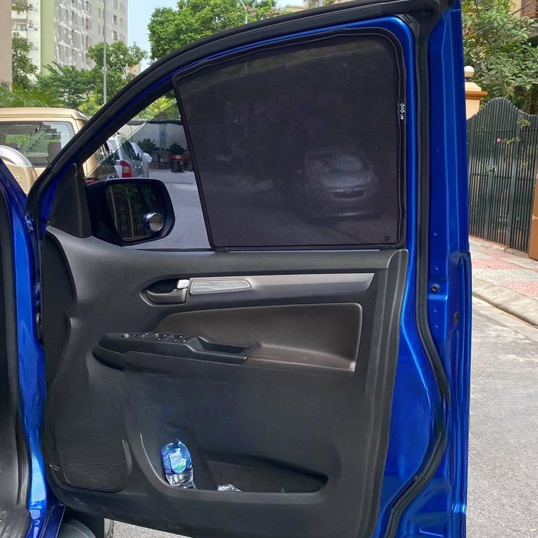 CHEVROLET TRAILBLAZER custom-fit car window sun shades — photo 6