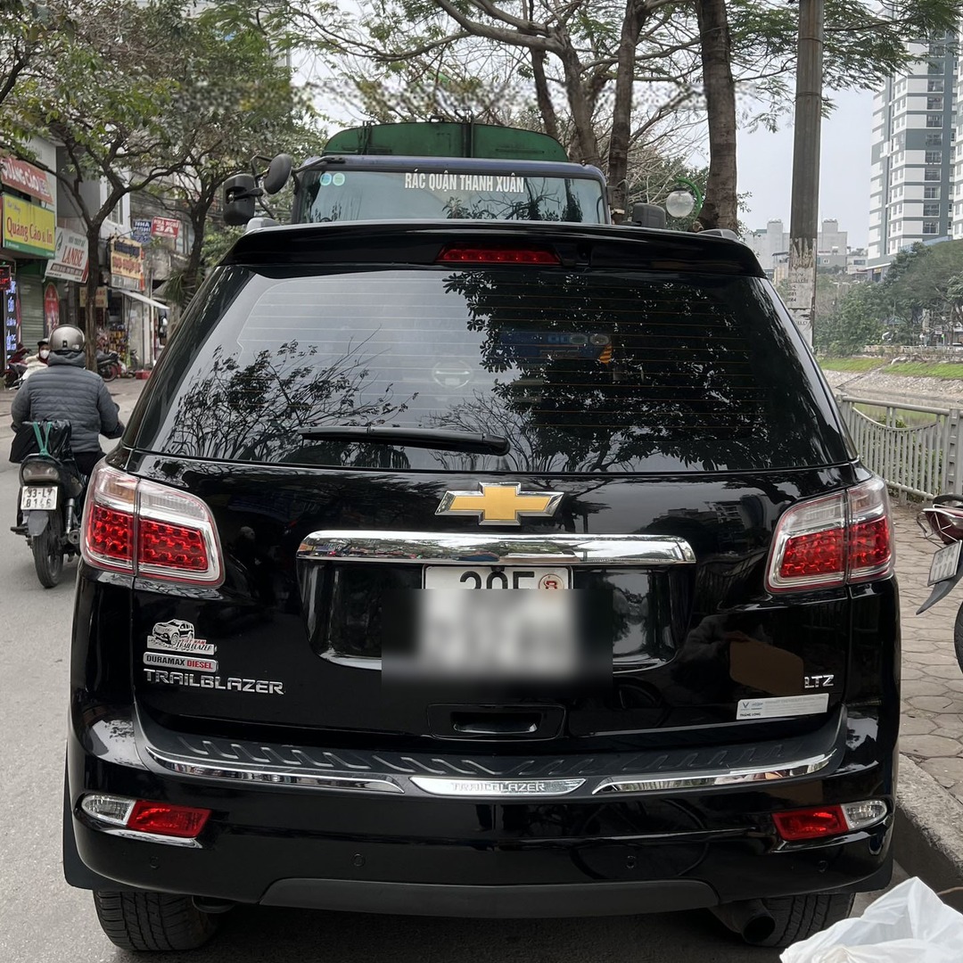 CHEVROLET TRAILBLAZER custom-fit car window sun shades — photo 10