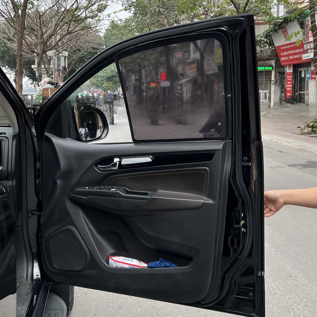 CHEVROLET TRAILBLAZER custom-fit car window sun shades — photo 12