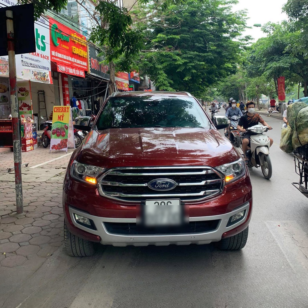 FORD EVEREST 2017-2022 custom-fit car window sun shades — photo 1