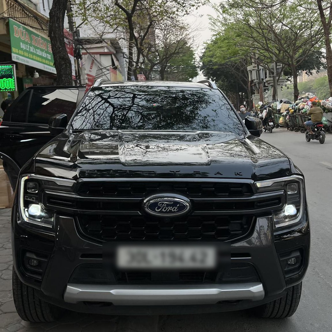 FORD EVEREST 2023-2025 custom-fit car window sun shades — photo 1