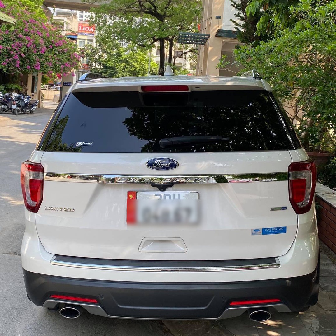 FORD EXPLORER 2016-2021 custom-fit car window sun shades — photo 10