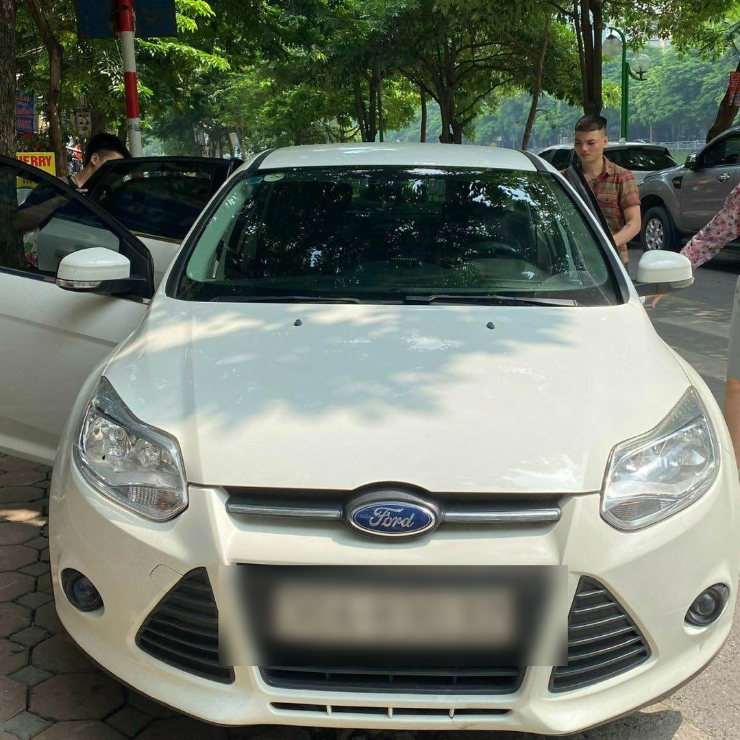 FORD FOCUS HATCHBACK 2014-2020 custom-fit car window sun shades — photo 1