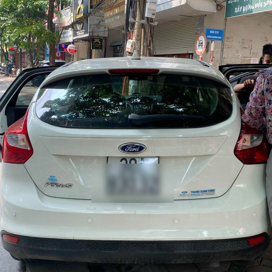 FORD FOCUS HATCHBACK 2014-2020 custom-fit car window sun shades — photo 4