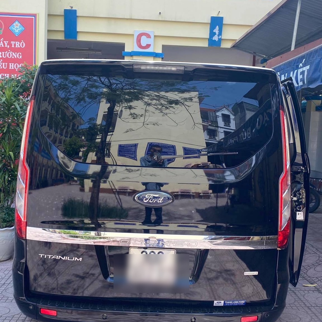 FORD TOURNEO custom-fit car window sun shades — photo 5