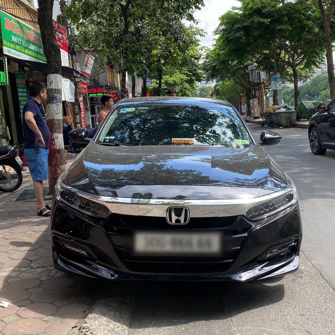 HONDA ACCORD 2018-2022 custom-fit car window sun shades — photo 1