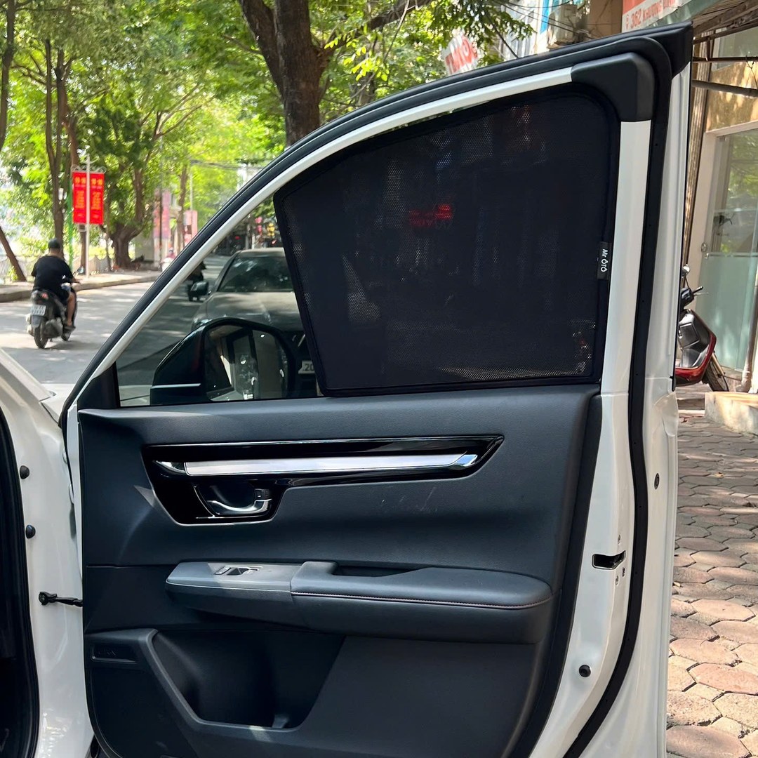 Honda CR-V 6th Gen SUV 2023-2026 car window sun shades — photo 9