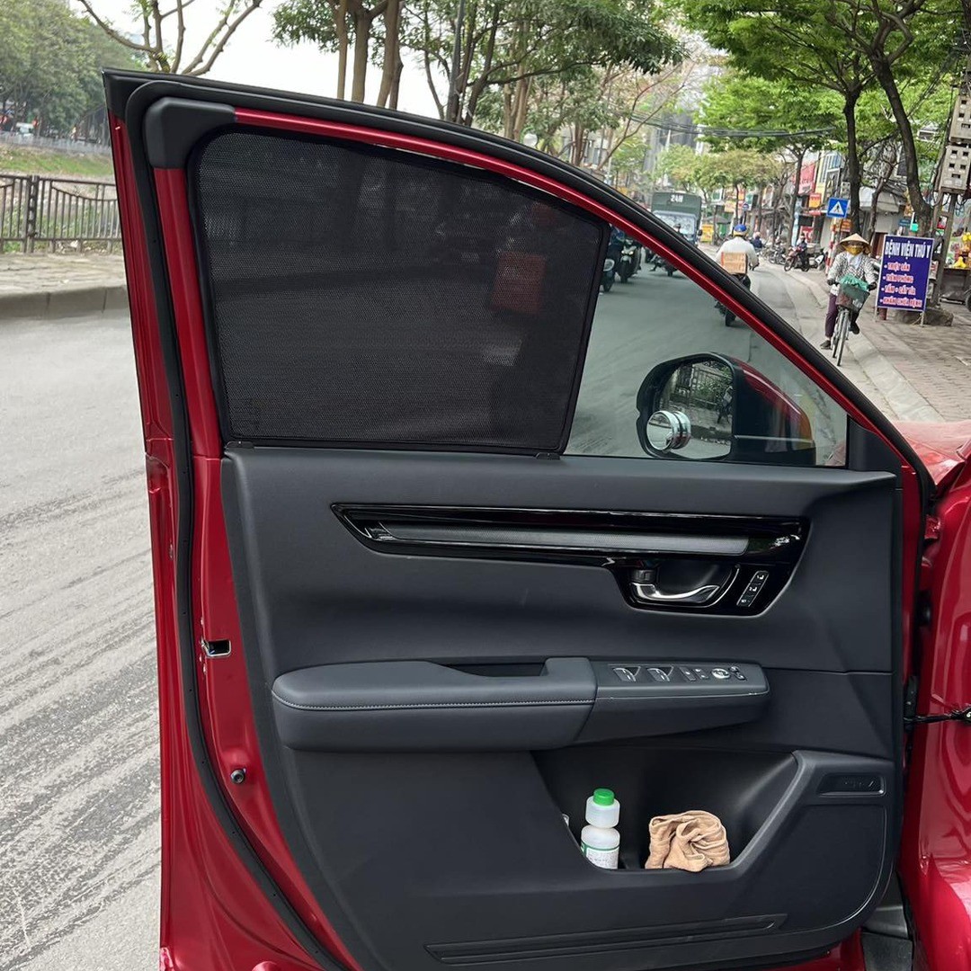Honda CR-V 6th Gen SUV 2023-2026 car window sun shades — photo 3