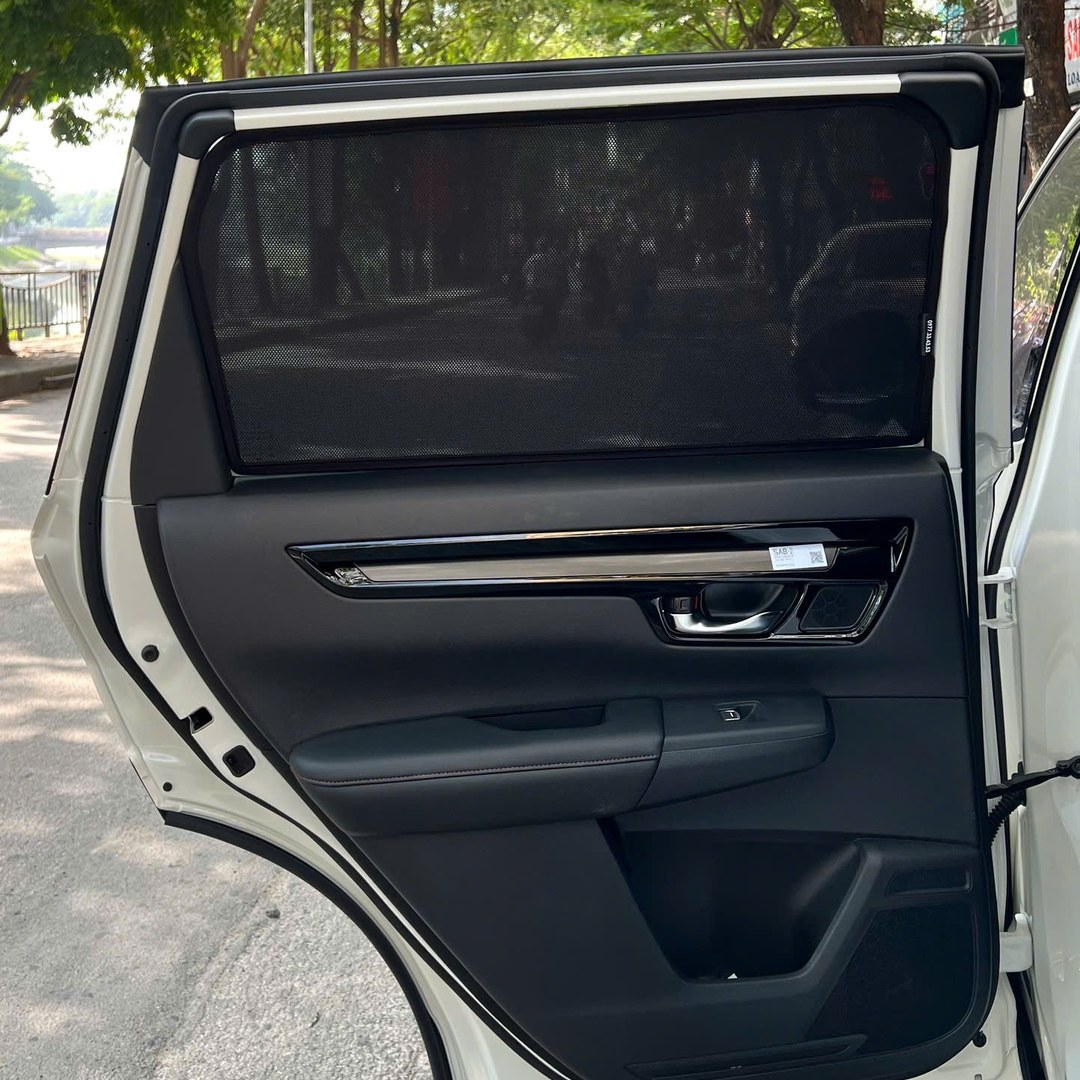 Honda CR-V 6th Gen SUV 2023-2026 car window sun shades — photo 6