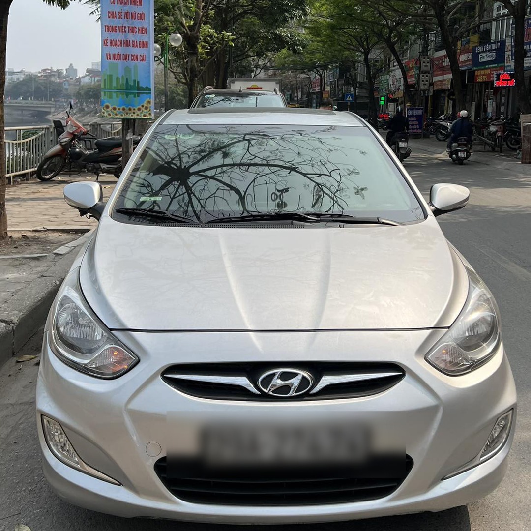 HYUNDAI ACCENT BLUE 2011-2016 custom-fit car window sun shades — photo 1