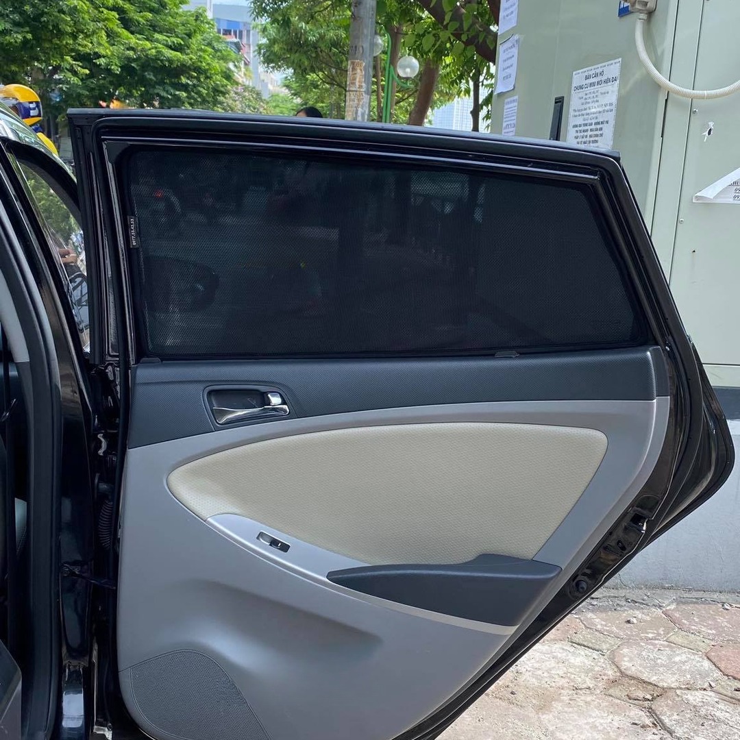 HYUNDAI ACCENT HATCHBACK 2010-2016 custom-fit car window sun shades — photo 5