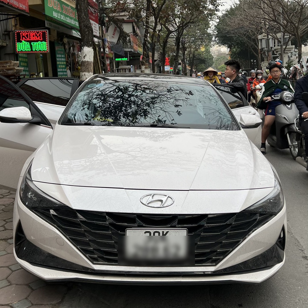 HYUNDAI ELANTRA 2021-2025 custom-fit car window sun shades — photo 1