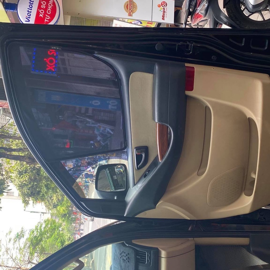 HYUNDAI ILOAD (STAREX) 2010-2016 custom-fit car window sun shades — photo 2