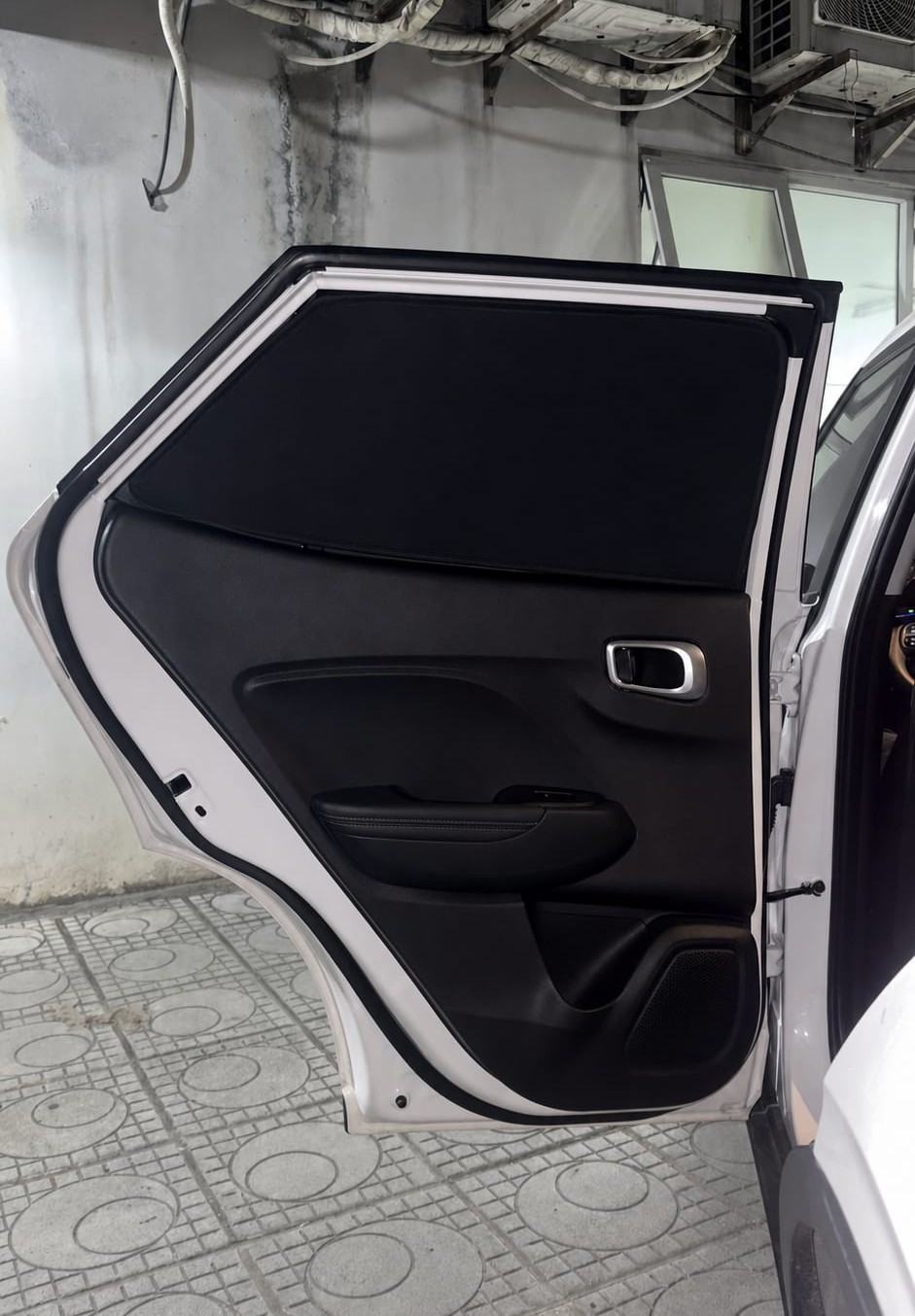 Hyundai Venue 1st Gen SUV 2020-2026 car window sun shades — photo 3