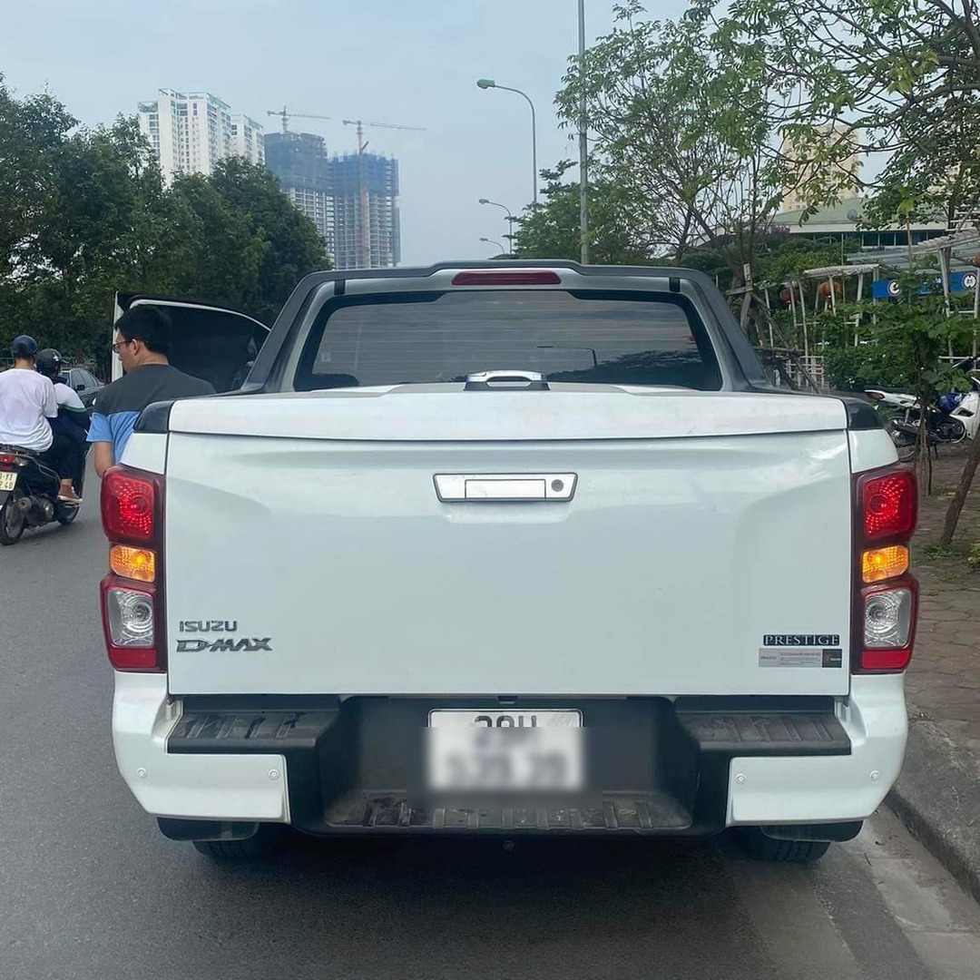 ISUZU D-MAX 2021-2025 custom-fit car window sun shades — photo 4