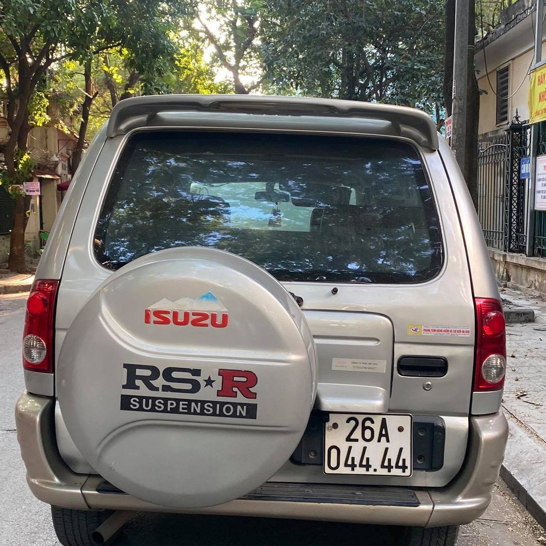 ISUZU HILANDER custom-fit car window sun shades — photo 4