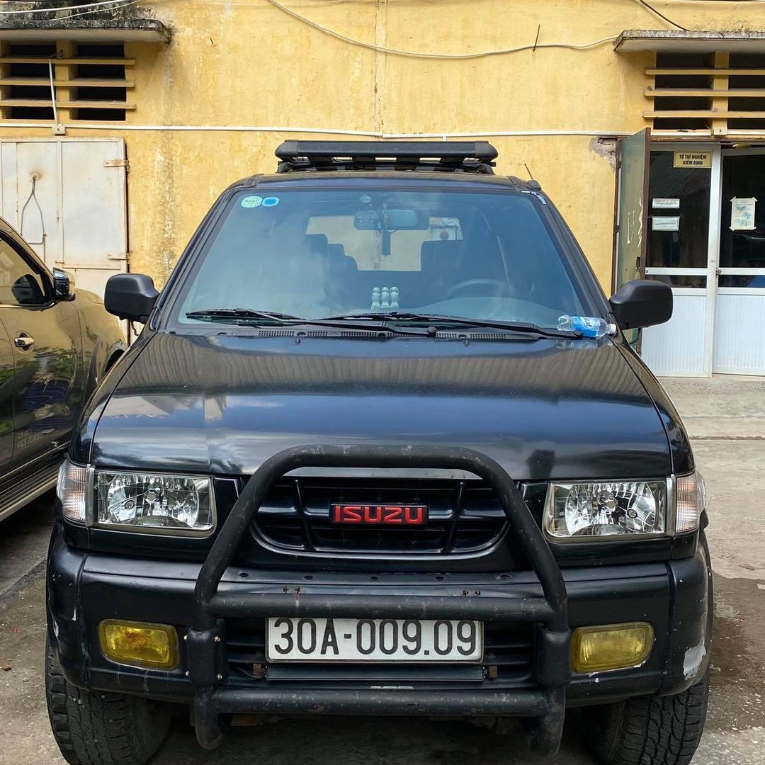 ISUZU HILANDER custom-fit car window sun shades — photo 8