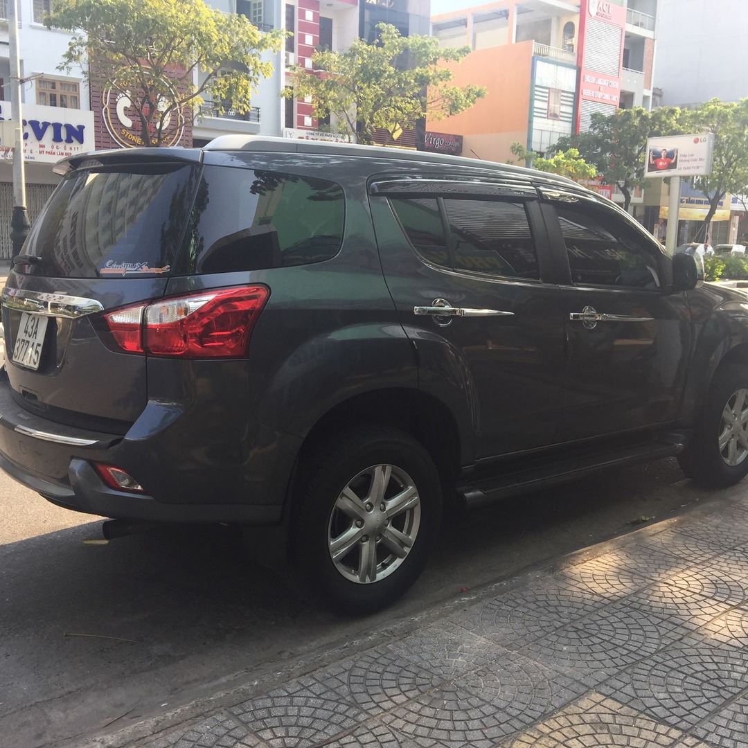 ISUZU MU-X 2016-2020 custom-fit car window sun shades — photo 10