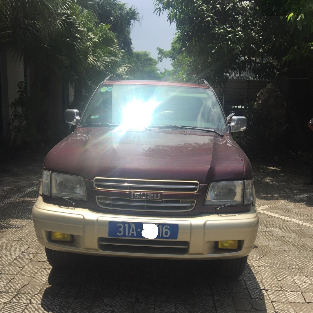 ISUZU TROOPER custom-fit car window sun shades — photo 1