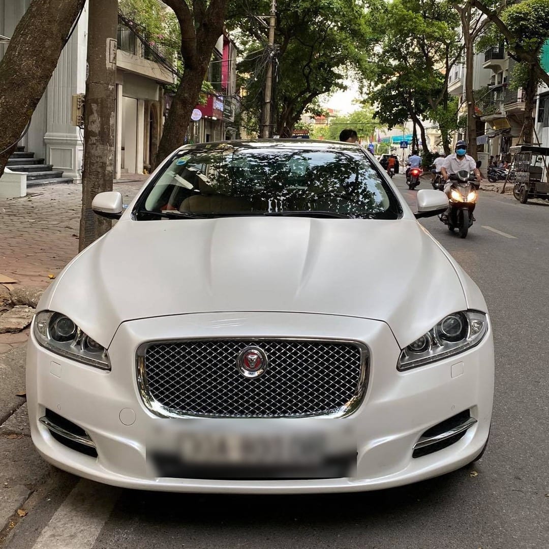 JAGUAR XJL custom-fit car window sun shades — photo 1