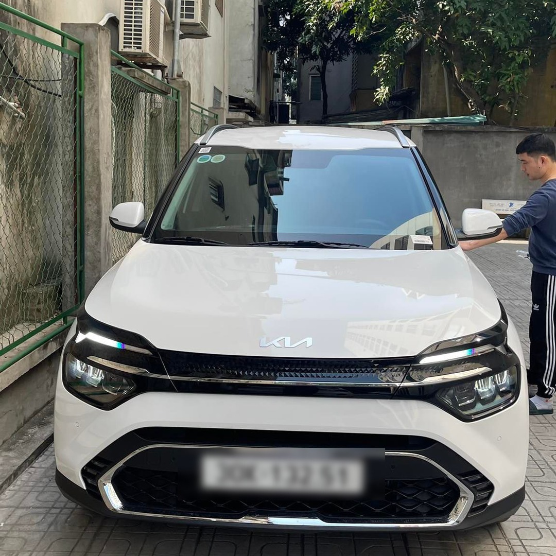 KIA RONDO 2022-2024 custom-fit car window sun shades — photo 1