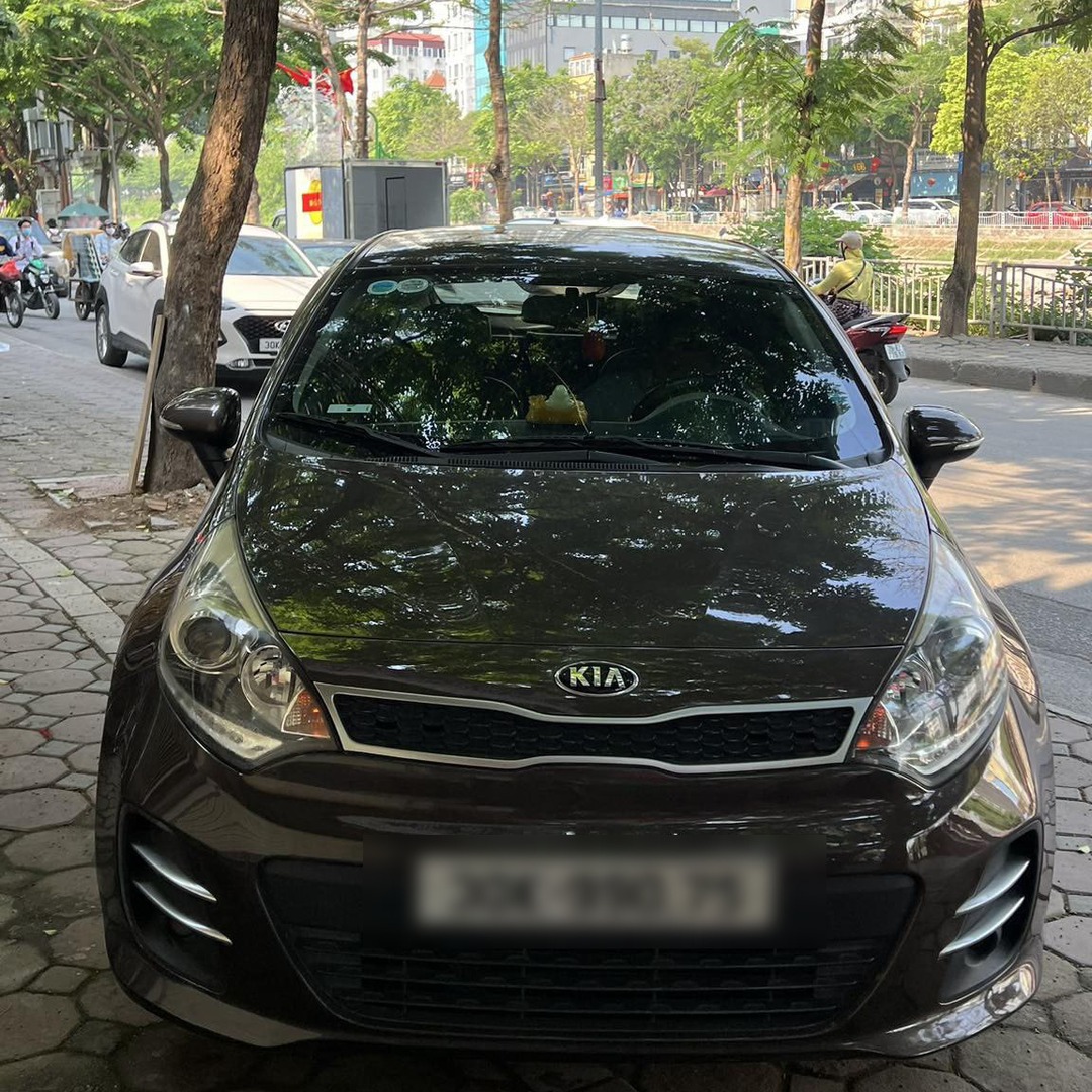 KIA RIO HATCHBACK custom-fit car window sun shades — photo 1