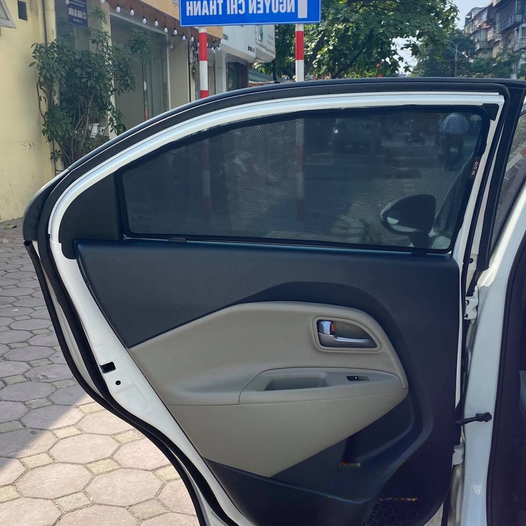 KIA RIO HATCHBACK custom-fit car window sun shades — photo 14