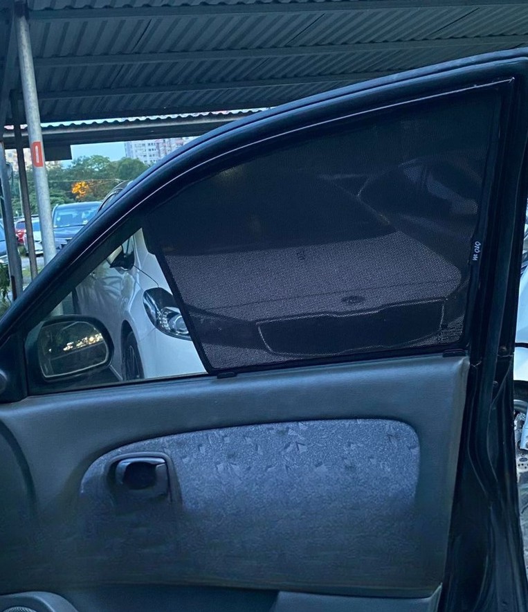 Kia Spectra 1st Gen Sedan 2000-2004 car window sun shades — photo 2