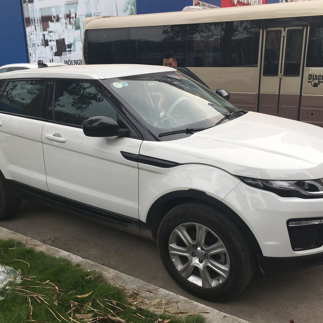 LAND ROVER RANGE ROVER EVOQUE custom-fit car window sun shades — photo 7