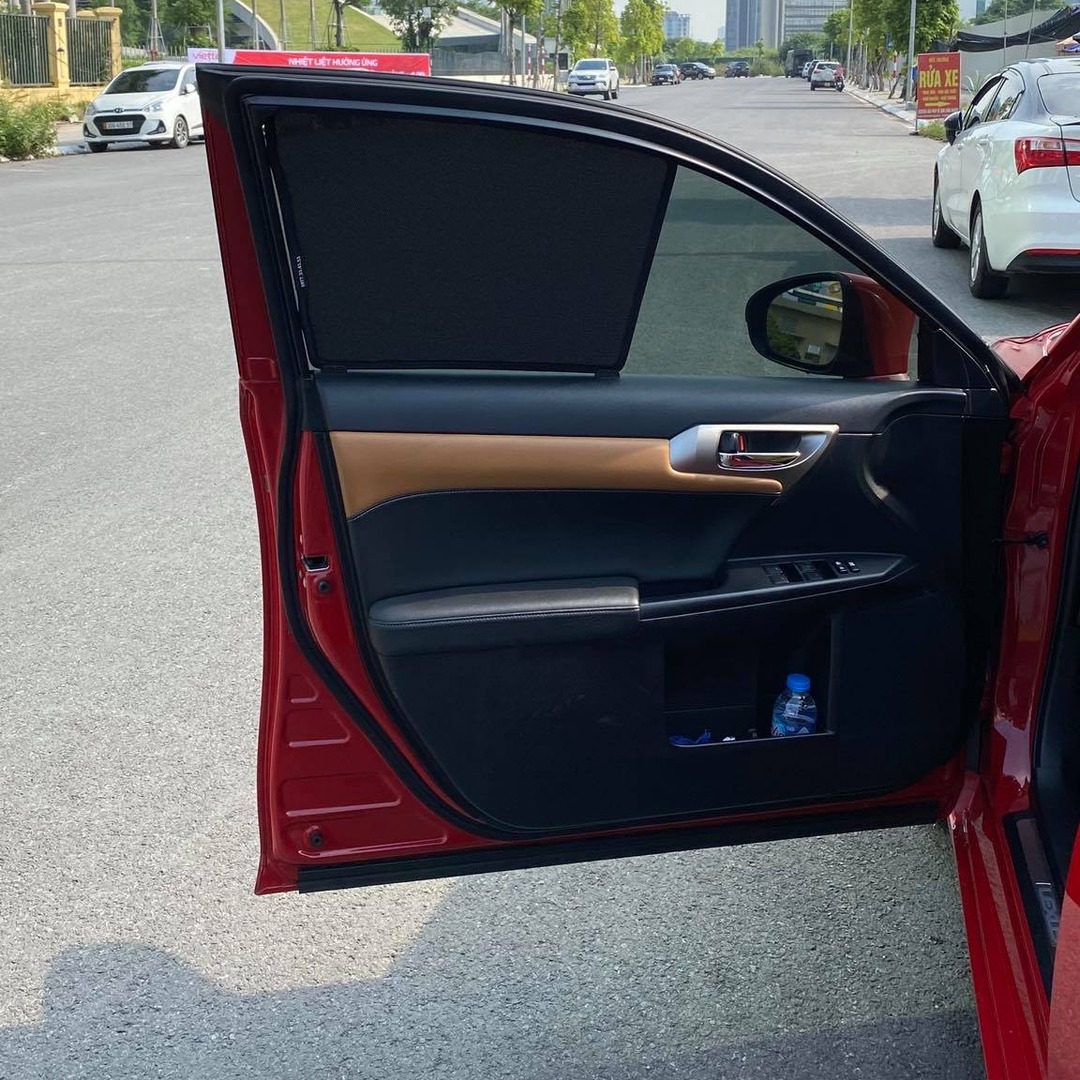 LEXUS CT200H custom-fit car window sun shades — photo 3