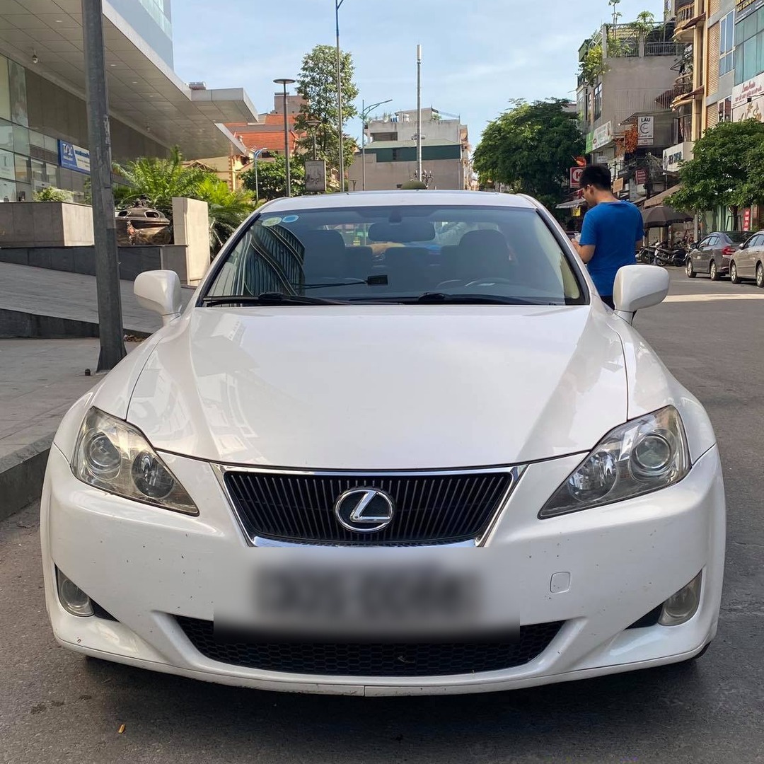 LEXUS IS250 custom-fit car window sun shades — photo 1