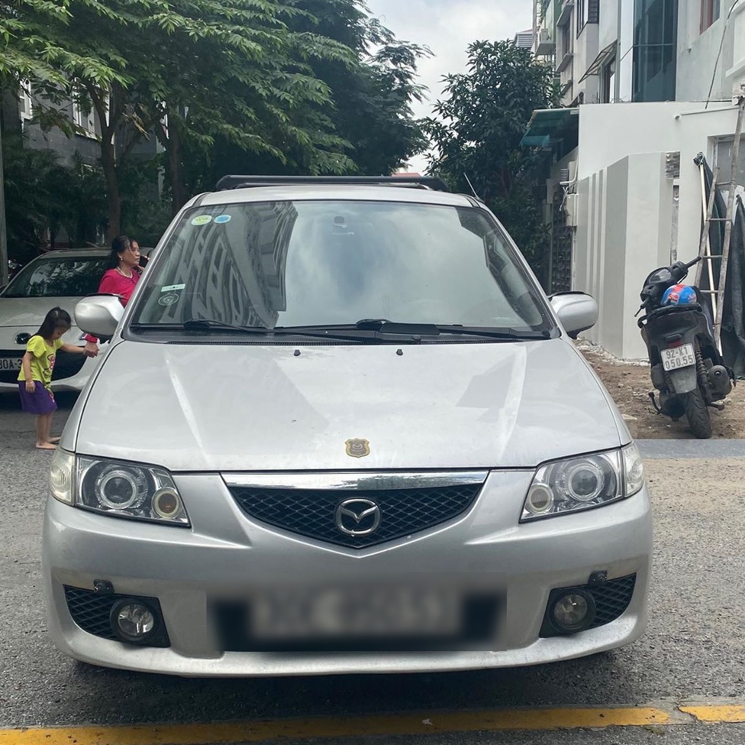 MAZDA 3 PREMACY custom-fit car window sun shades — photo 1