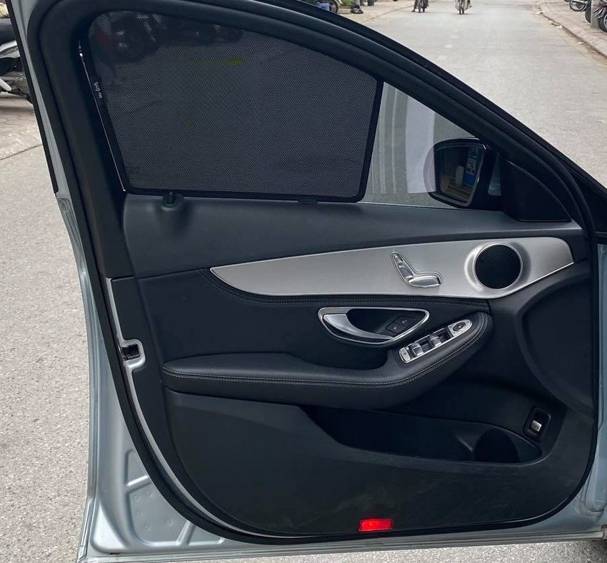Mercedes C200 W205 Sedan 2014-2021 car window sun shades — photo 2